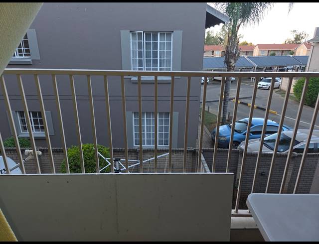 2 BEDROOM APARTMENT FOR SALE IN WATERVAL EAST